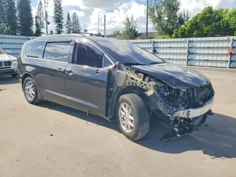 2C4RC1BG0NR140707 — 2022 Chrysler Pacifica, photo 4 from Copart, Front end