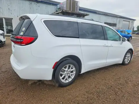 2C4RC1BG6NR141571 — 2022 Chrysler Pacifica, photo 3 from Copart, Side