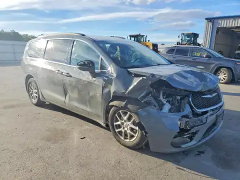 2C4RC1BG0NR106444 — 2022 Chrysler Pacifica, photo 4 from Copart, Front end