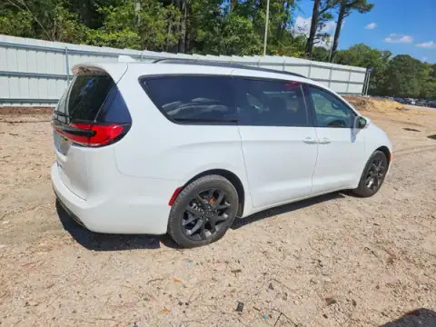 2C4RC1BG8NR122570 — 2022 Chrysler Pacifica, photo 3 from Copart, Side