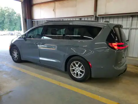 2C4RC1BG8NR114484 — 2022 Chrysler Pacifica, photo 2 from Copart, Rear end
