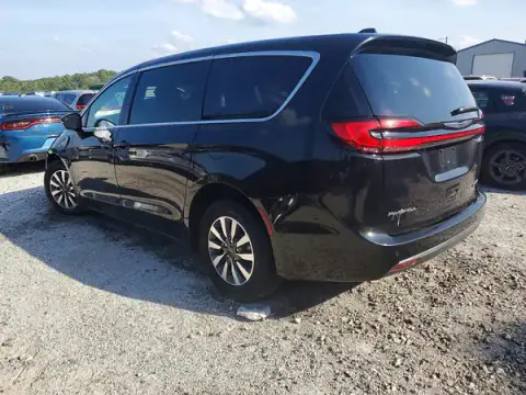 2C4RC1L71PR611586 — 2023 Chrysler Pacifica, photo 2 from Copart 21.09.2026, Side
