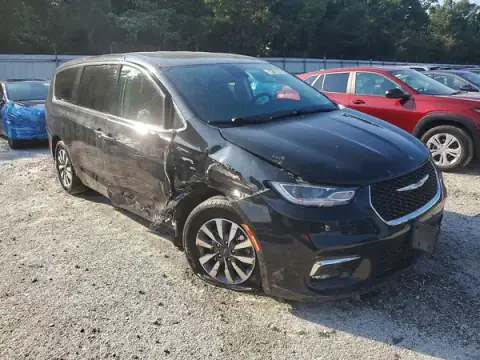 2C4RC1L71PR611586 — 2023 Chrysler Pacifica, photo 4 from Copart 21.09.2026, Side
