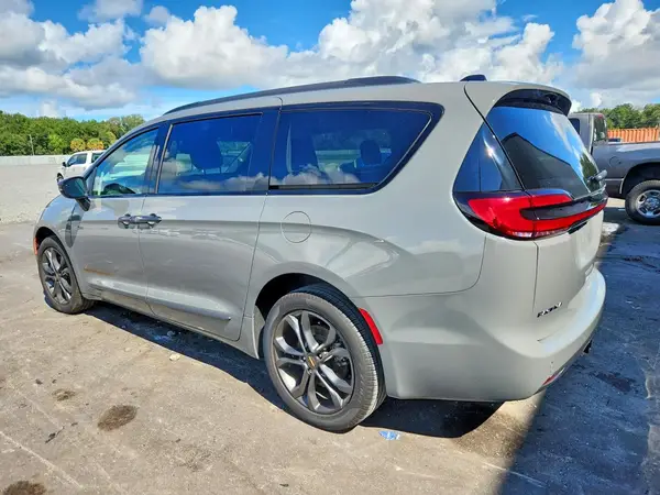 2C4RC3BG3PR600408 — 2023 Chrysler Pacifica, фото 2 с аукциона Copart, Подтопление