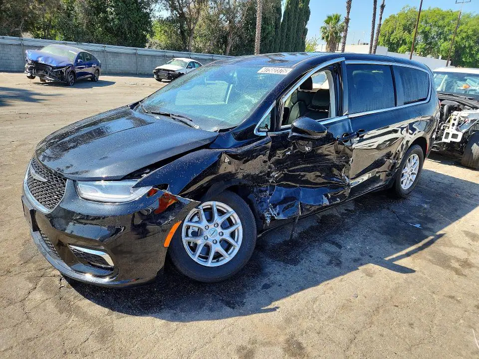 2C4RC1BG9RR178796 Chrysler Pacifica 2024 — Side damage, before-repair photo