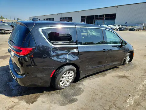 2C4RC1BG9RR178796 — 2024 Chrysler Pacifica, photo 3 from Copart 20.10.2026, Side