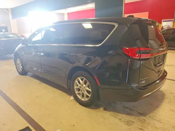2C4RC1BG6RR101903 — 2024 Chrysler Pacifica, photo 2 from Copart, Side