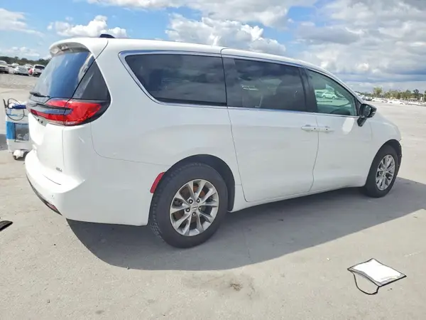 2C4RC3BG6RR161109 — 2024 Chrysler Pacifica, photo 3 from Copart, Front end