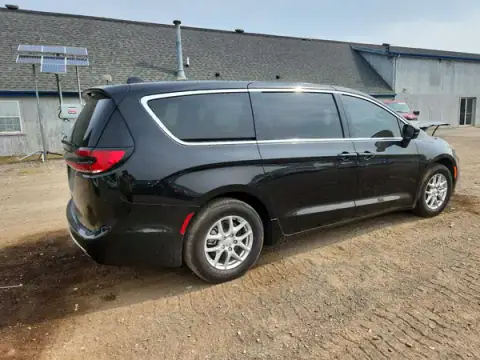 2C4RC1BG6TR155757 — 2026 Chrysler Pacifica, photo 3 from Copart 14.10.2026, All-over damage