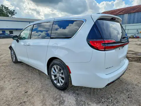 2C4RC1GGXTR176572 — 2026 Chrysler Pacifica, photo 2 from Copart 21.10.2026, Front end