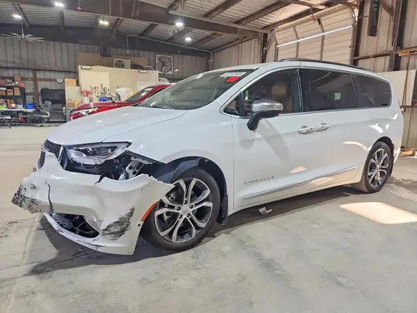 2C4RC1PG7TR171846 — 2026 Chrysler Pacifica, Front end (Front End), before-repair photos