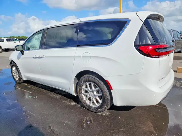 2C4RC1BGXTR272158 — 2026 Chrysler Pacifica, photo 2 from Copart 05.10.2026, Front end