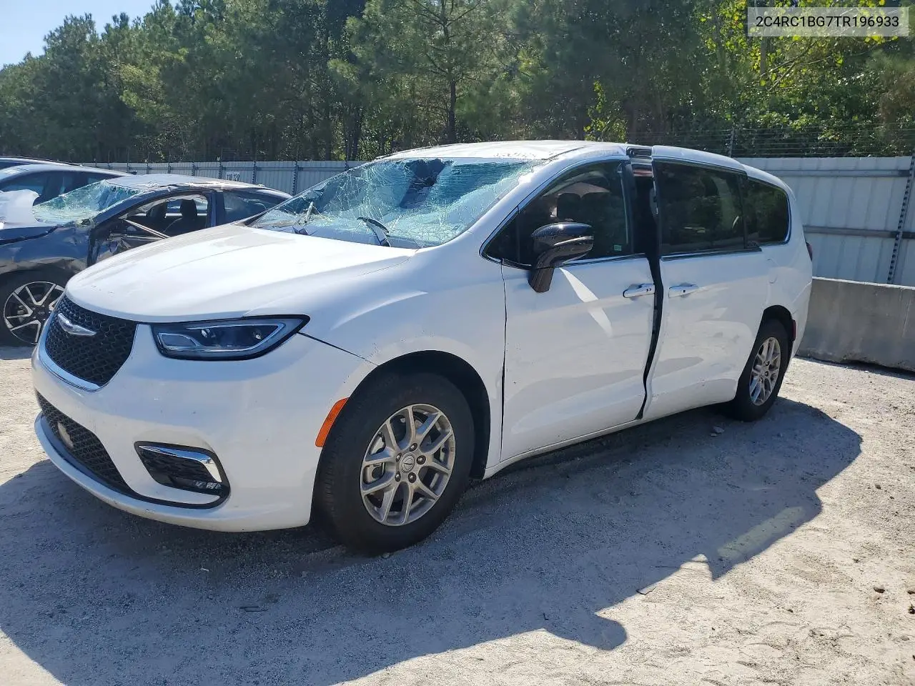 2C4RC1BG7TR196933 Chrysler Pacifica 2026 — Side damage, before-repair photo