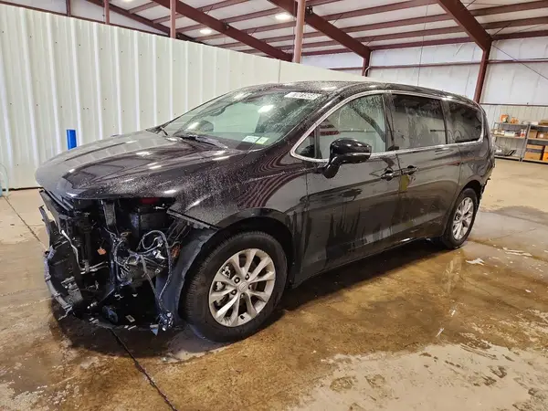2C4RC1GG1TR250168 Chrysler Pacifica 2026 — Front end damage, before-repair photo