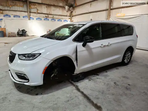 2C4RC1BGXTR239936 — 2026 Chrysler Pacifica, Повреждения снизу, фото до ремонта