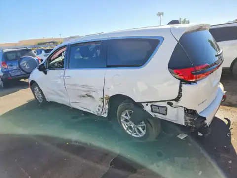 2C4RC1BG4VR595205 — 2027 Chrysler Pacifica, photo 2 from Copart 21.10.2026, Side