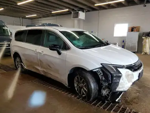 2C4RC1BGXVR593023 — 2027 Chrysler Pacifica, фото 4 з Copart 21.09.2026, Передня частина