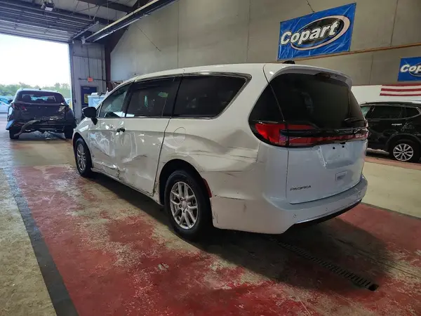 2C4RC1BG0VR594004 — 2027 Chrysler Pacifica, фото 2 с аукциона Copart 28.09.2026, Боковая часть