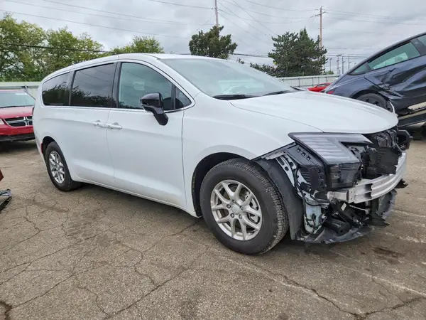 2C4RC1BG7VR572484 — 2027 Chrysler Pacifica, фото 4 с аукциона Copart 07.10.2026, Передняя часть