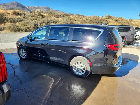 2C4RC1BG0VR562962 — 2027 Chrysler Pacifica, photo 2 from Copart 21.10.2026, Front end