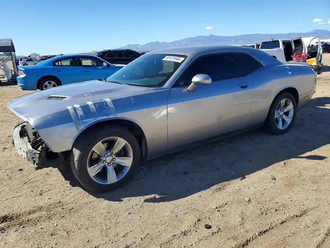 2C3CDZAG6JH265475 — 2018 Dodge Challenger, Przód (Front End), zdjęć przed naprawą