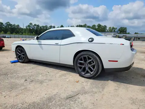 2C3CDZBT9KH677077 — 2019 Dodge Challenger, foto 2 de Copart 23.09.2026, Pequeñas abolladuras y arañazos