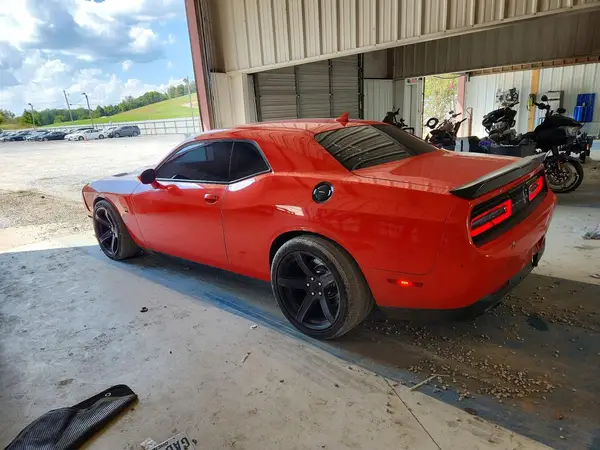 2C3CDZFJ4LH242591 — 2020 Dodge Challenger, photo 2 from Copart 14.10.2026, Minor dents and scratches
