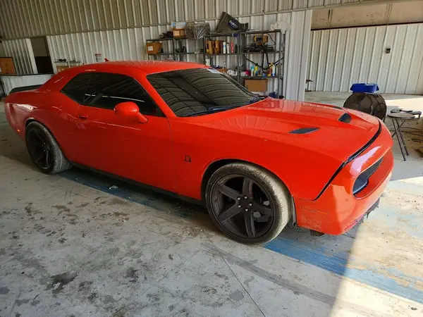 2C3CDZFJ4LH242591 — 2020 Dodge Challenger, photo 4 from Copart 14.10.2026, Minor dents and scratches