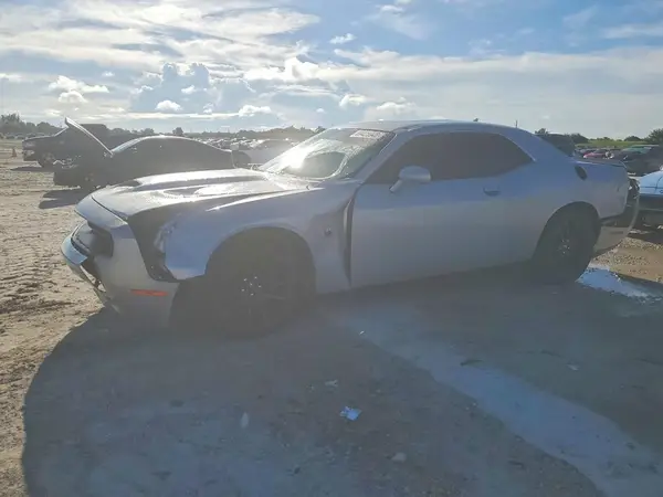2C3CDZFJ6LH104423 Dodge Challenger 2020 — Front end damage, before-repair photo