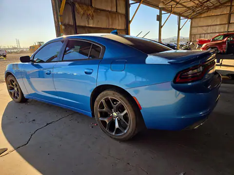 2C3CDXHG2FH768700 — 2015 Dodge Charger, foto 2 de Copart 21.10.2026, Desgaste normal