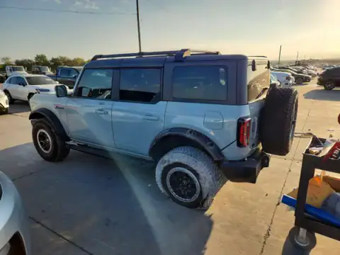 1FMEE5DP4NLB06187 — 2022 Ford Bronco, foto 2 de Copart 21.09.2026, Parte delantera