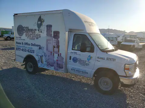 1FDWE3FL1FDA19510 — 2015 Ford Econoline E350, фото 4 з Copart 30.09.2026, Незначні вм’ятини й подряпини