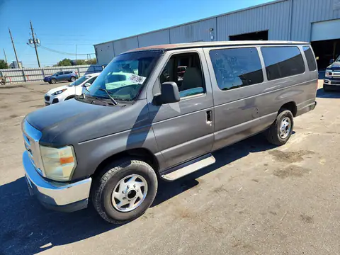 1FBSS31L58DA72530 — 2008 Ford Econoline, უკანა ნაწილი, ფოტოები შეკეთებამდე