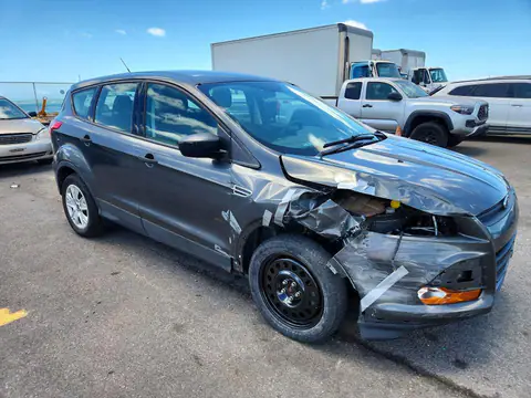 1FMCU0F73GUA12244 — 2016 Ford Escape, zdjęcie 4 z Copart 19.10.2026, Przód