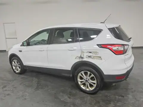 1FMCU9GD6HUB72208 — 2017 Ford Escape, фото 2 с аукциона Copart 01.10.2026, Мелкие вмятины и царапины