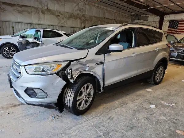 1FMCU0GD1HUC61552 Ford Escape 2017 — Front end damage, before-repair photo