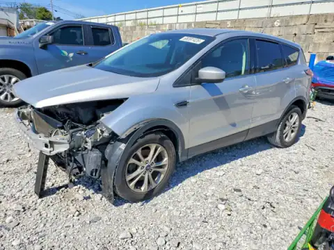 1FMCU0GD2HUA75809 — 2017 Ford Escape, Przód (Front End), zdjęć przed naprawą
