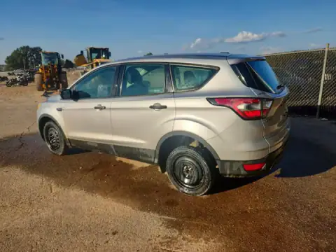 1FMCU0F72HUB56868 — 2017 Ford Escape, photo 2 from Copart 21.10.2026, Normal wear