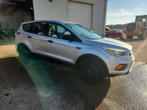 1FMCU0F72HUB56868 — 2017 Ford Escape, photo 4 from Copart 21.10.2026, Normal wear