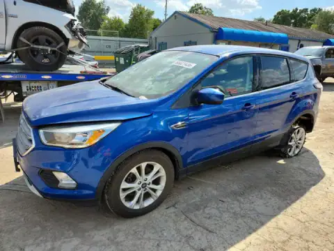1FMCU0GD6HUC66696 — 2017 Ford Escape, Przód (Front End), zdjęć przed naprawą