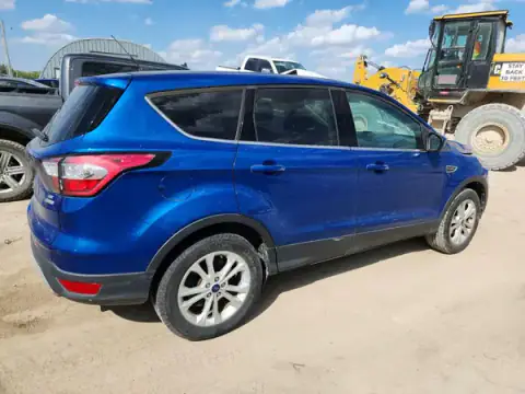 1FMCU0GD6HUC66696 — 2017 Ford Escape, zdjęcie 3 z Copart, Przód