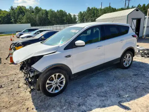 1FMCU0GD2HUA36668 — 2017 Ford Escape, Przód (Front End), zdjęć przed naprawą