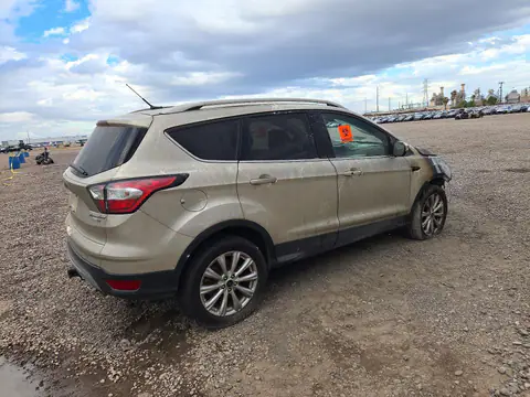 1FMCU9J99HUD59463 — 2017 Ford Escape, photo 3 from Copart 19.10.2026, Engine fire