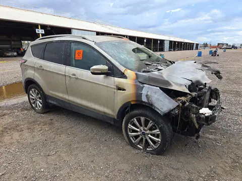 1FMCU9J99HUD59463 — 2017 Ford Escape, photo 4 from Copart 19.10.2026, Engine fire