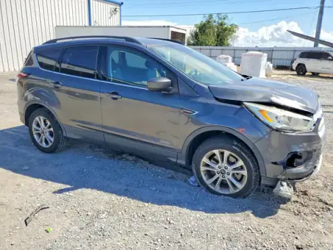 1FMCU9G97HUB94049 — 2017 Ford Escape, фото 4 з Copart, Передня частина