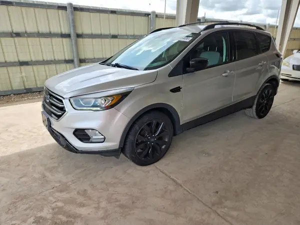 1FMCU0GD1HUD03475 Ford Escape 2017 — пошкодження Незначні вм’ятини й подряпини, фото до ремонту