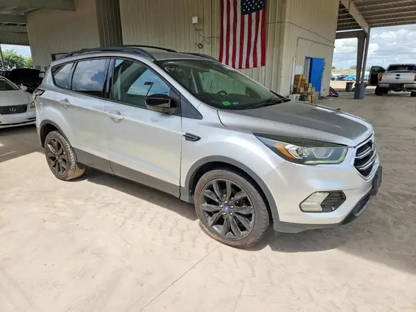 1FMCU0GD1HUD03475 — 2017 Ford Escape, фото 4 з Copart 06.10.2026, Незначні вм’ятини й подряпини
