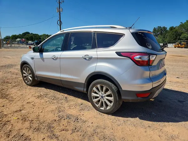 1FMCU0JDXHUD83772 — 2017 Ford Escape, фото 2 с аукциона Copart 13.10.2026, Мелкие вмятины и царапины