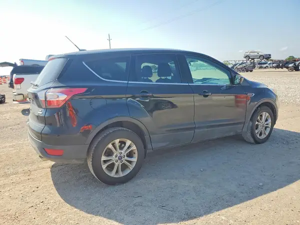 1FMCU0GDXHUD76263 — 2017 Ford Escape, photo 3 from Copart 01.10.2026, Mechanical damage