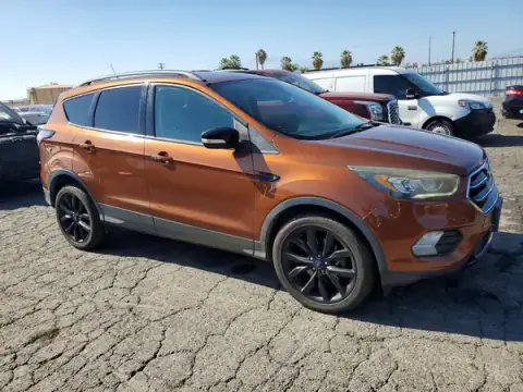 1FMCU0J9XHUE09475 — 2017 Ford Escape, photo 4 from Copart 24.09.2026, Minor dents and scratches